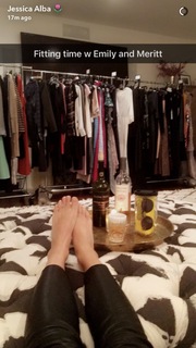 Jessica Alba feet photo thumbnail