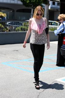 Lindsay Lohan feet photo thumbnail