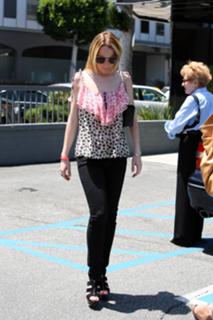 Lindsay Lohan feet photo thumbnail