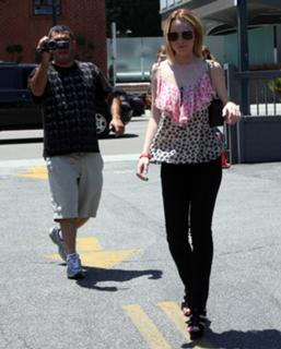 Lindsay Lohan feet photo thumbnail