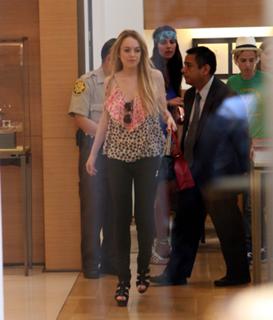 Lindsay Lohan feet photo thumbnail