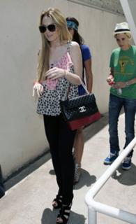 Lindsay Lohan feet photo thumbnail