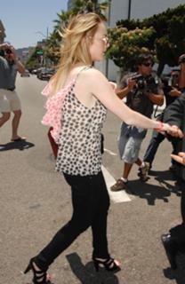 Lindsay Lohan feet photo thumbnail