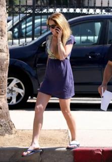 Lindsay Lohan feet photo thumbnail
