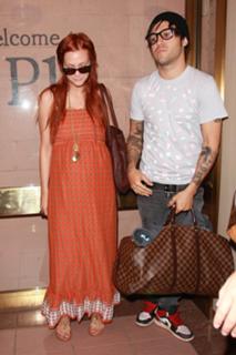 Ashlee Simpson feet photo thumbnail