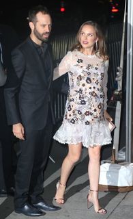 Natalie Portman feet photo thumbnail