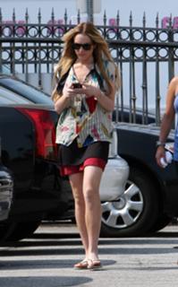 Lindsay Lohan feet photo thumbnail