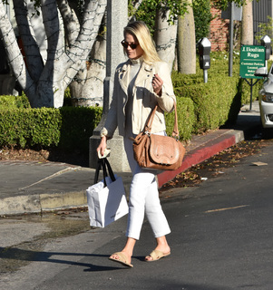 Ali Larter feet photo thumbnail