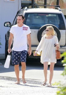 Ashley Olsen feet photo thumbnail