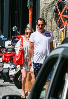 Ashley Olsen feet photo thumbnail