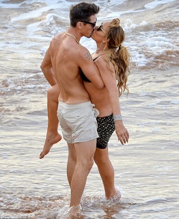 Mariah Carey feet photo thumbnail