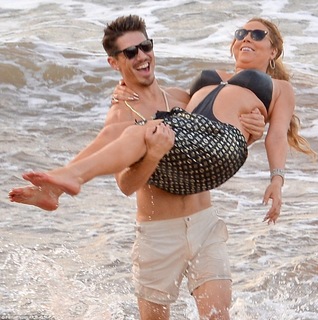 Mariah Carey feet photo thumbnail