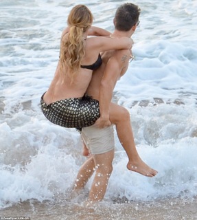 Mariah Carey feet photo thumbnail