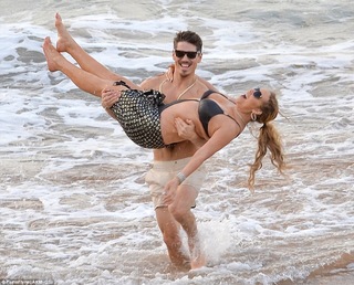 Mariah Carey feet photo thumbnail