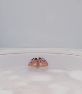 Adriene Mishler feet photo thumbnail