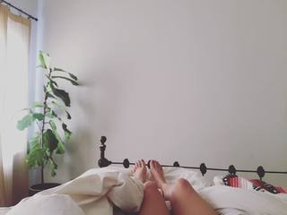 Adriene Mishler feet photo thumbnail