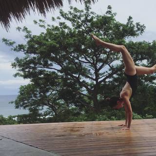 Adriene Mishler feet photo thumbnail
