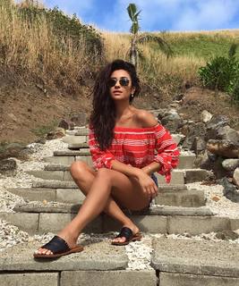 Shay Mitchell feet photo thumbnail
