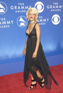 Christina Aguilera feet photo thumbnail