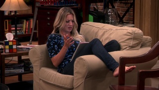 Kaley Cuoco feet photo thumbnail
