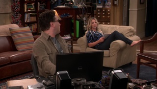 Kaley Cuoco feet photo thumbnail