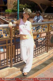Christina Aguilera feet photo thumbnail