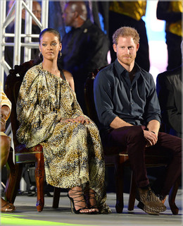 Rihanna feet photo thumbnail