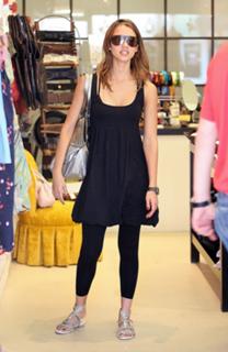 Jessica Alba feet photo thumbnail