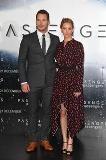 Jennifer Lawrence feet photo thumbnail