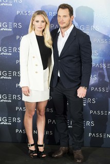 Jennifer Lawrence feet photo thumbnail