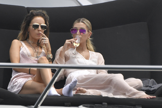 Hailey Bieber feet photo thumbnail