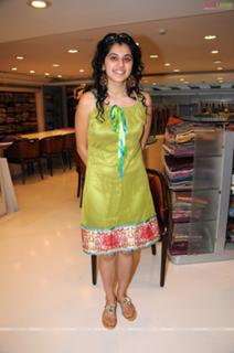Taapsee Pannu feet photo thumbnail