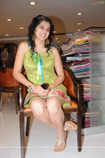 Taapsee Pannu feet photo thumbnail