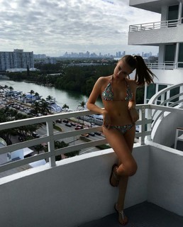 Xenia Tchoumitcheva feet photo thumbnail