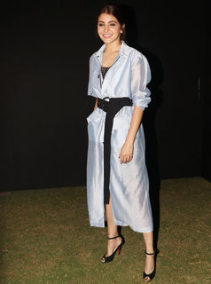 Anushka Sharma feet photo thumbnail