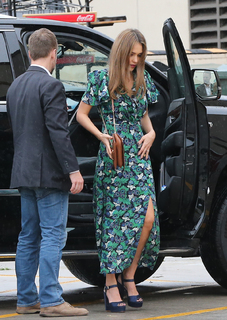 Jessica Alba feet photo thumbnail