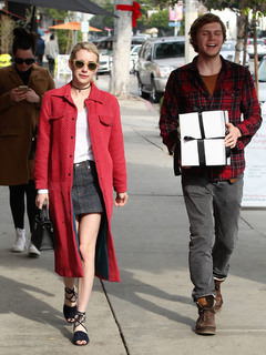 Emma Roberts feet photo thumbnail