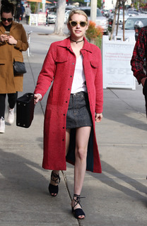 Emma Roberts feet photo thumbnail