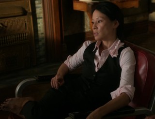 Lucy Liu feet photo thumbnail
