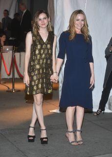 Leslie Mann feet photo thumbnail