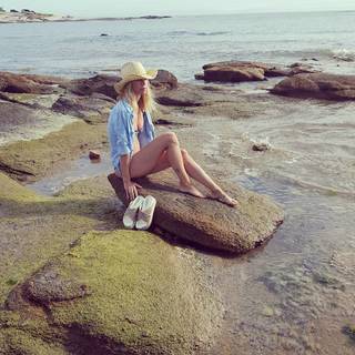 Nicole Neumann feet photo thumbnail