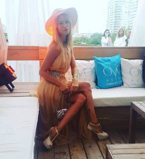 Nicole Neumann feet photo thumbnail