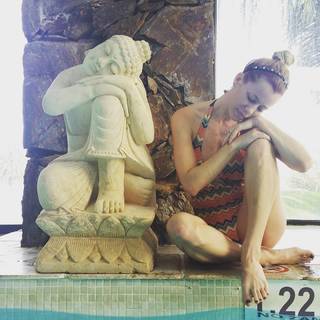 Nicole Neumann feet photo thumbnail