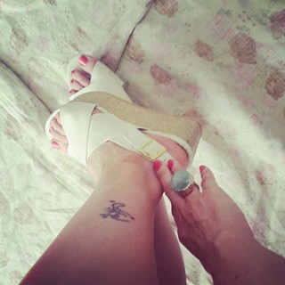 Nicole Neumann feet photo thumbnail