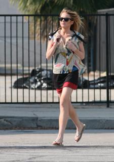 Lindsay Lohan feet photo thumbnail