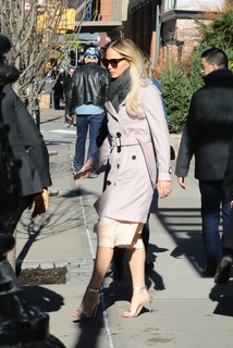 Jennifer Lawrence feet photo thumbnail