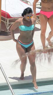 Demi Lovato feet photo thumbnail