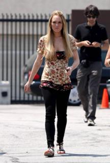 Lindsay Lohan feet photo thumbnail