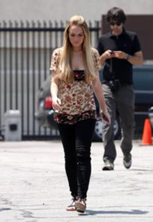 Lindsay Lohan feet photo thumbnail