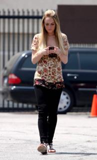Lindsay Lohan feet photo thumbnail